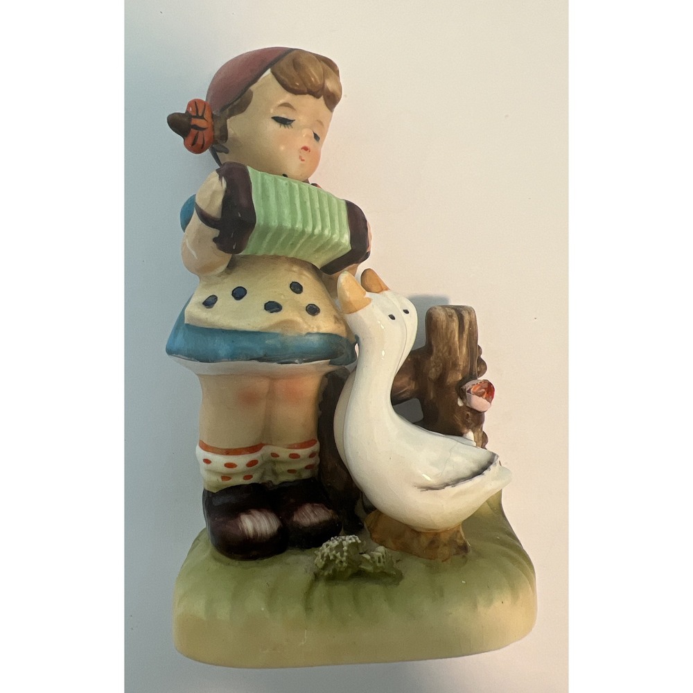 Vintage Life On The Farm Erich Stauffer Ceramic HandPainted Figurine U8394 Japan